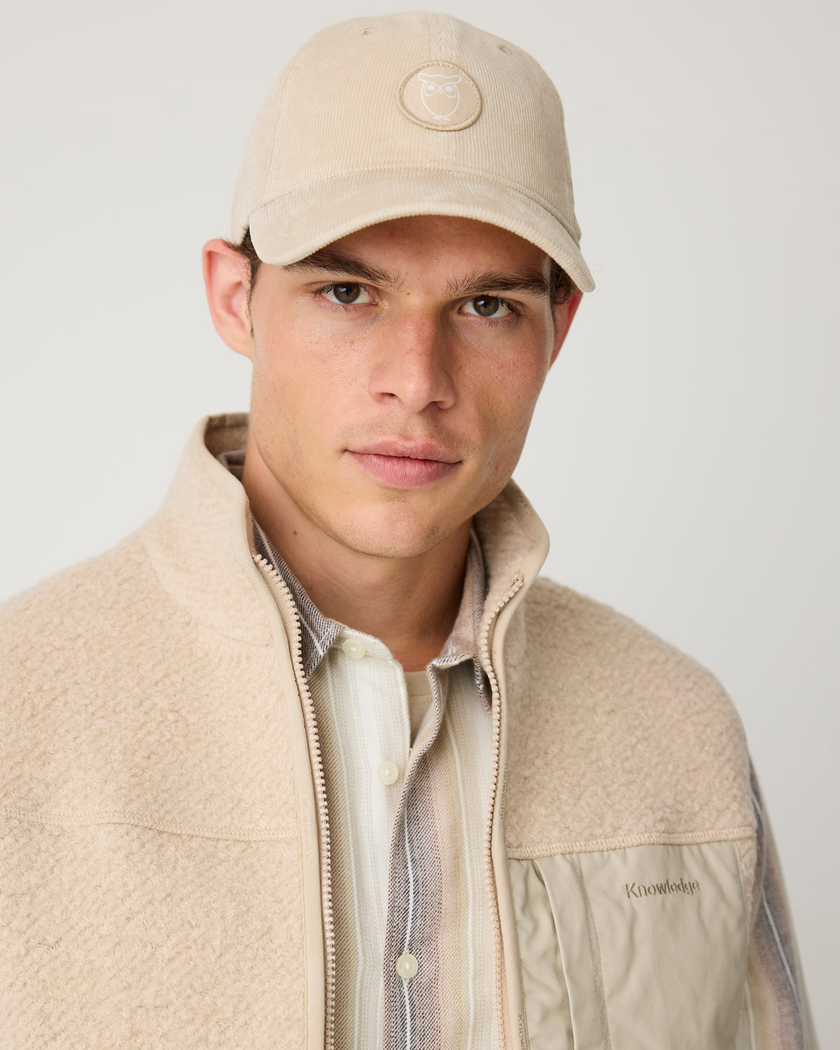 Corduroy badge cap - Light feather gray