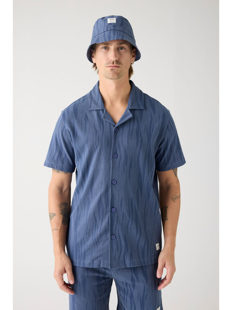 KnowledgeCotton Apparel - MEN Bouclé loose fit Northern Lights short sleeve shirt - GOTS/Vegan Shirts 9921 Blue