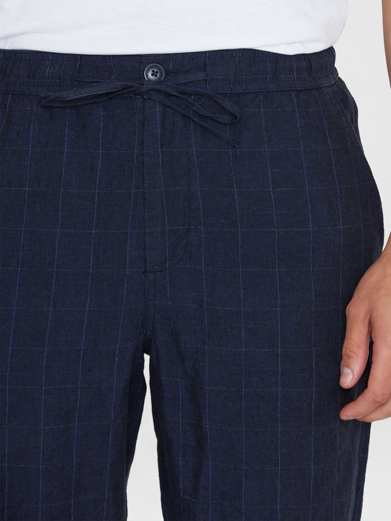 KnowledgeCotton Apparel - MEN FIG loose checked linen shorts - GOTS/Vegan Shorts 1412 Night Sky