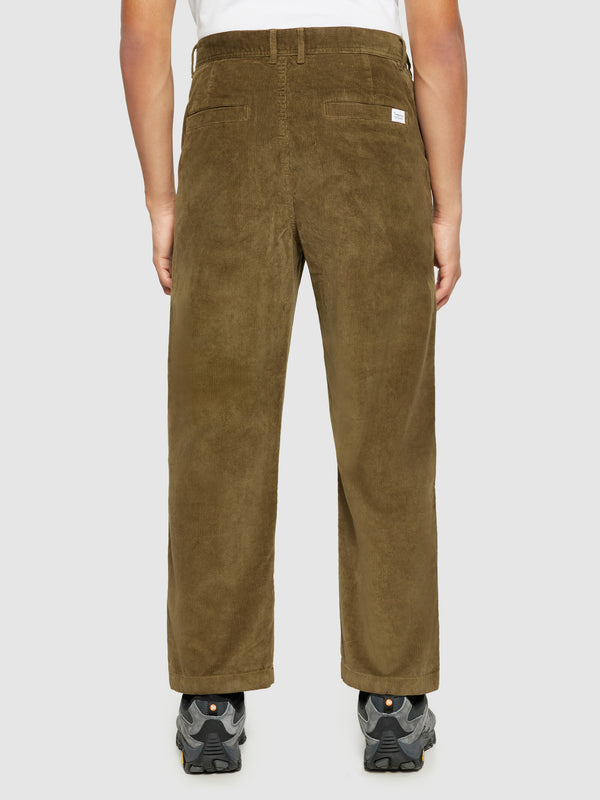 KnowledgeCotton Apparel - MEN FLINT wide corduroy chino pants Pants 1100 Dark Olive