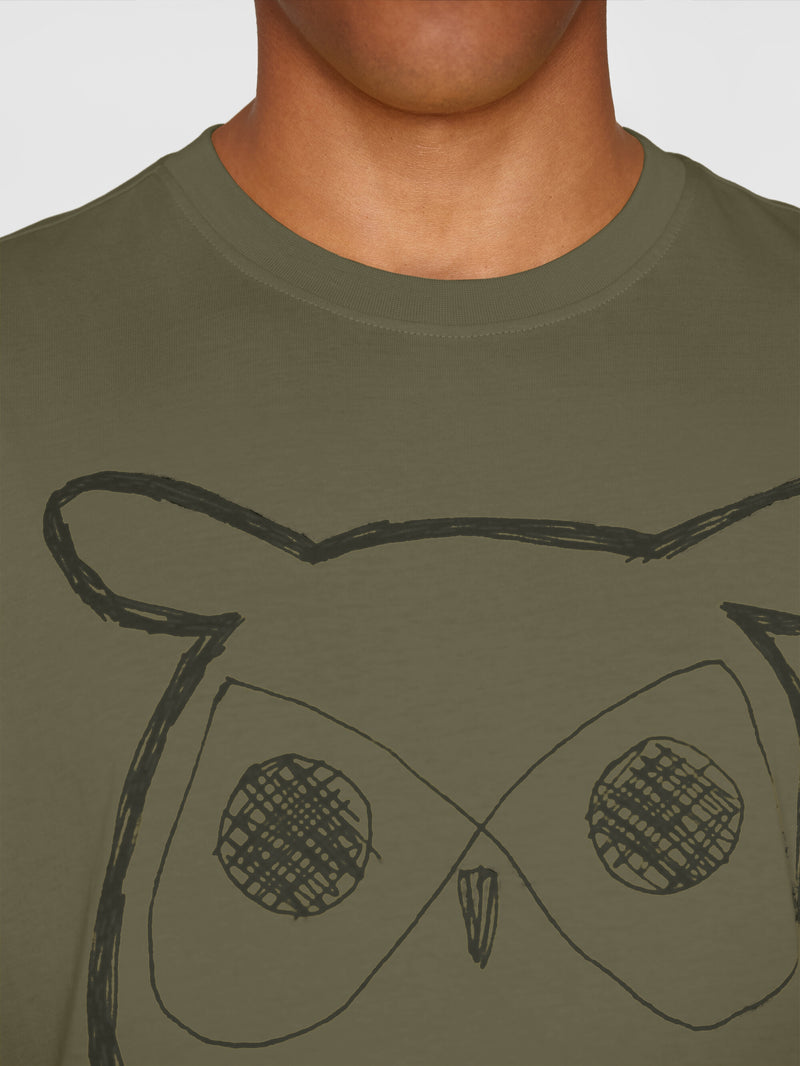 KnowledgeCotton Apparel - MEN Regular big owl front print t-shirt - GOTS T-shirts 1068 Burned Olive