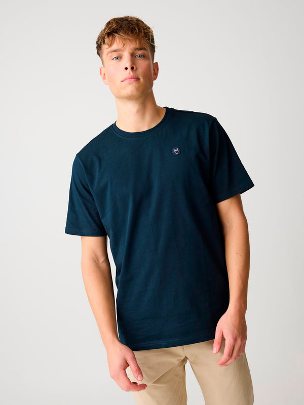 KnowledgeCotton Apparel - MEN Regular fit Badge t-shirt T-shirts 1001 Total Eclipse