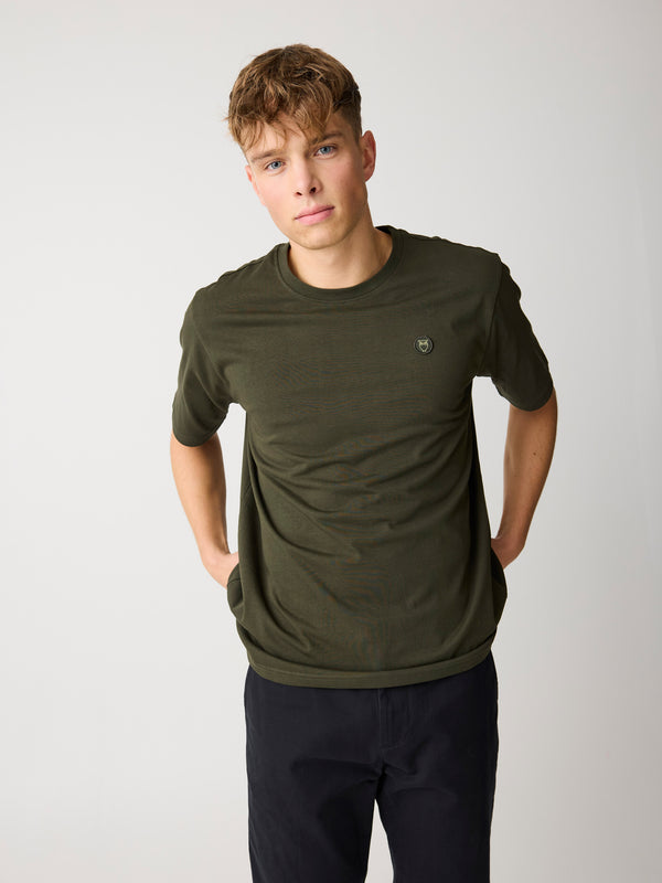 KnowledgeCotton Apparel - MEN Regular fit Badge t-shirt T-shirts 1090 Forrest Night