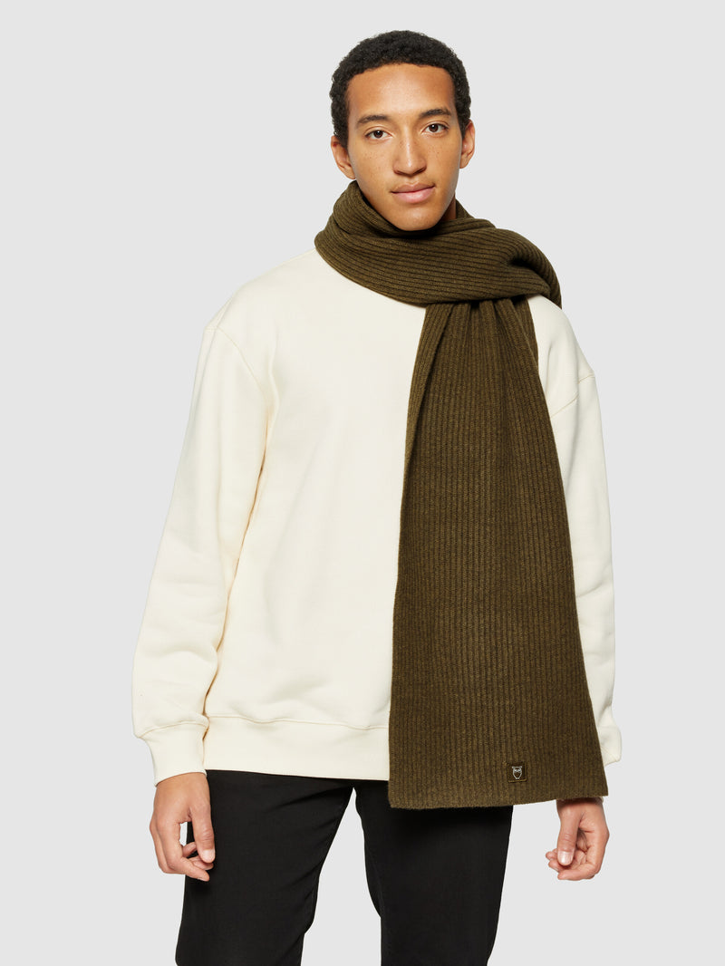 KnowledgeCotton Apparel - UNI Rib knit scarf Scarfs 1100 Dark Olive