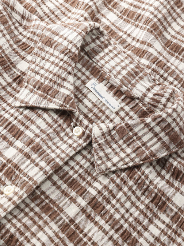 KnowledgeCotton Apparel - WMN Seersucker check short sleeved shirt - GOTS/Vegan Shirts 7030 Beige check