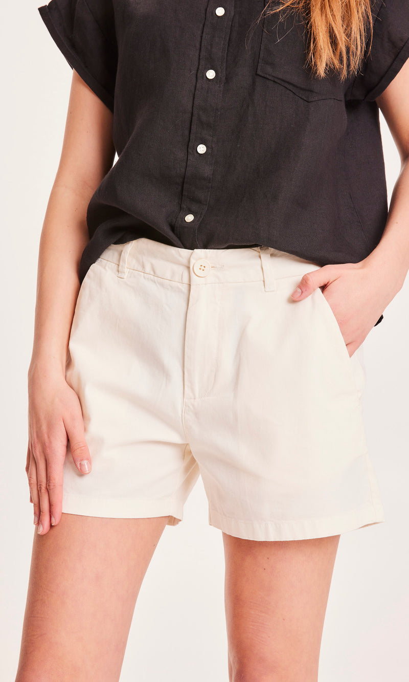 KnowledgeCotton Apparel - WMN WILLOW chino shorts Shorts 1348 Buttercream